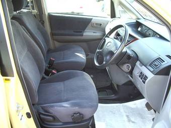 2003 Toyota Noah Images