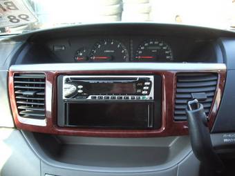 2003 Toyota Noah Pics