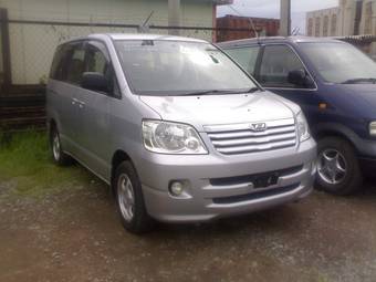 2003 Toyota Noah Photos