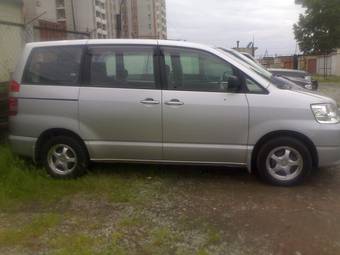 2003 Toyota Noah Pictures