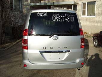 2003 Toyota Noah Pictures