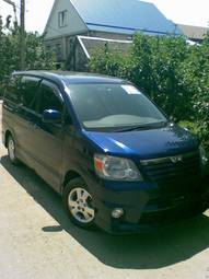 2003 Toyota Noah Pictures