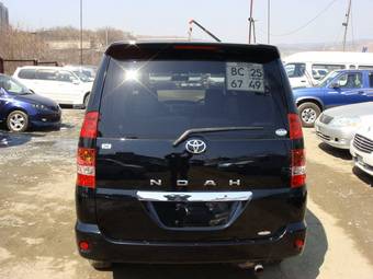 2003 Toyota Noah Images