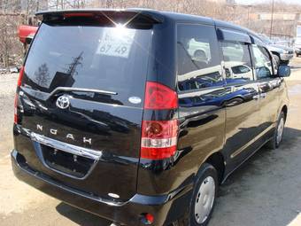 2003 Toyota Noah Pictures