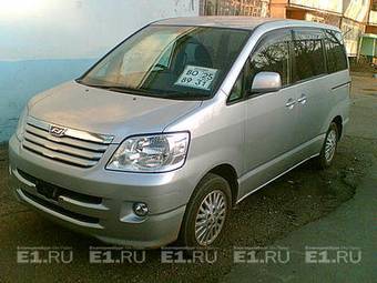 2003 Toyota Noah Pictures