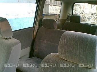 2003 Toyota Noah Photos