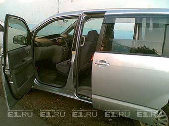 2003 Toyota Noah Pictures