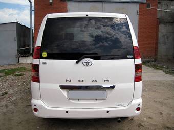 2003 Toyota Noah Photos