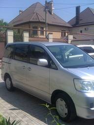 2003 Toyota Noah Pictures