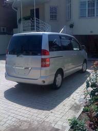 2003 Toyota Noah Pictures