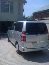 2003 Toyota Noah Photos