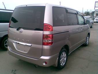 2003 Toyota Noah Pictures