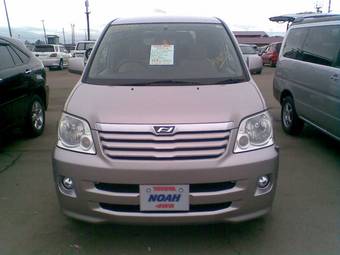 2003 Toyota Noah Photos