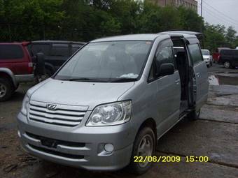 2003 Toyota Noah Pictures