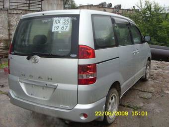 2003 Toyota Noah Photos