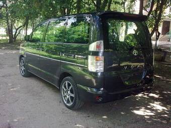 2003 Toyota Noah Pictures