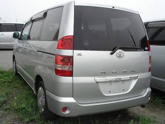 2003 Toyota Noah Pictures