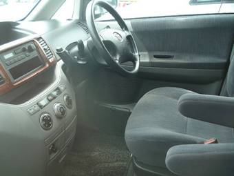 2003 Toyota Noah Pics