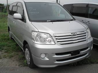 2003 Toyota Noah Pictures