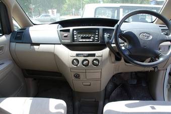 2003 Toyota Noah Photos