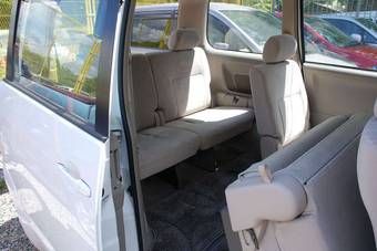 2003 Toyota Noah Pictures