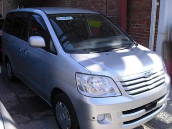 2003 Toyota Noah Pictures