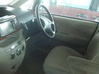 2003 Toyota Noah Pictures