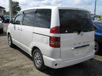 2003 Toyota Noah Pictures