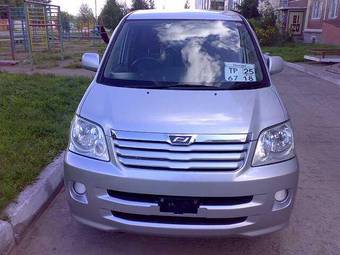 2003 Toyota Noah Pictures