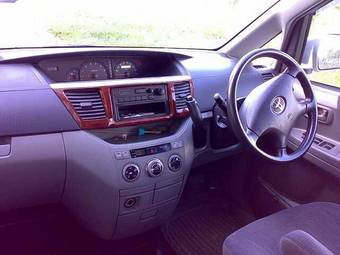 2003 Toyota Noah Pictures