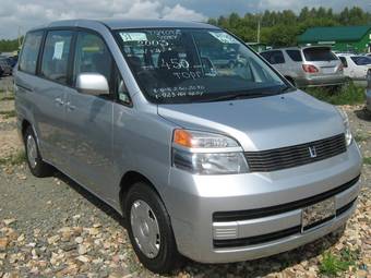 2003 Toyota Noah Photos