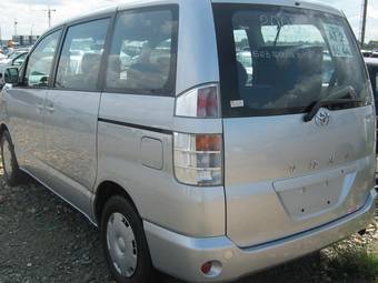 2003 Toyota Noah Pictures