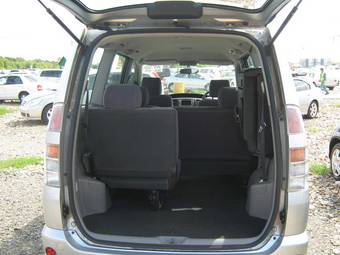 2003 Toyota Noah Photos