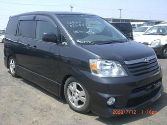 2003 Toyota Noah Photos