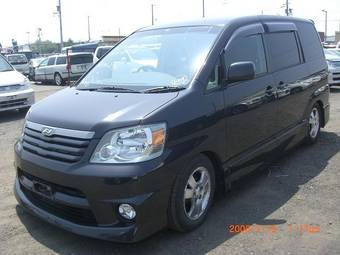 2003 Toyota Noah Pictures