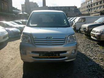 2003 Toyota Noah Pictures