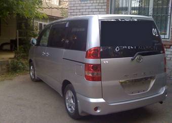 2003 Toyota Noah Photos