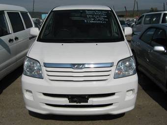 2003 Toyota Noah Pictures