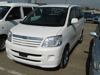 2003 Toyota Noah Pictures