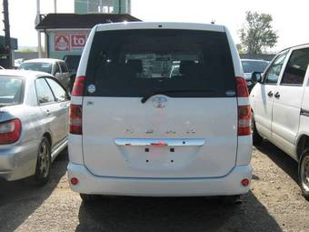 2003 Toyota Noah Pictures