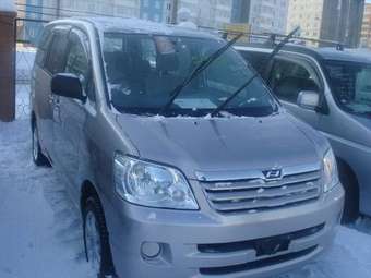 2004 Toyota Noah