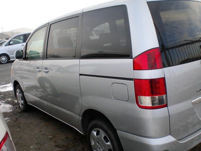2004 Toyota Noah
