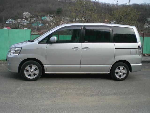 2004 Toyota Noah