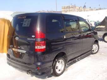 2004 Toyota Noah Pictures