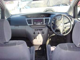 2004 Toyota Noah Pics