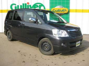 2004 Toyota Noah Pictures