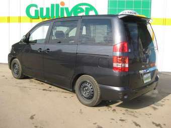 2004 Toyota Noah Photos