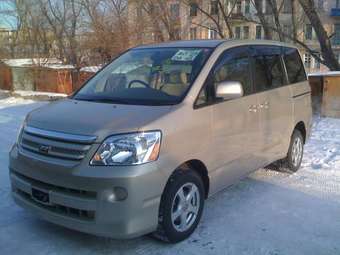 2004 Toyota Noah For Sale