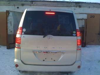 2004 Toyota Noah Pictures