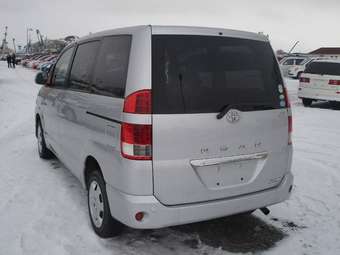2004 Toyota Noah Photos